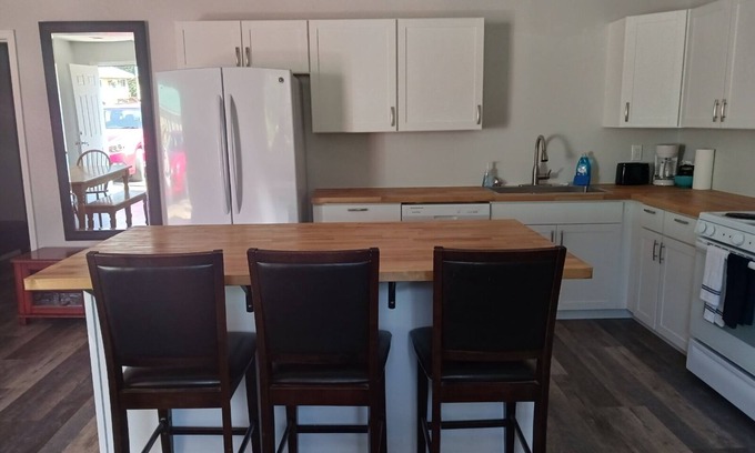 Amanda Park Cottage | Cottage at the Lake Quinault Inn, 5 min from the Lake!