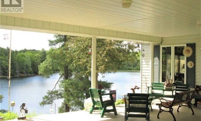 L'Amable House | Cottage by The Lake
