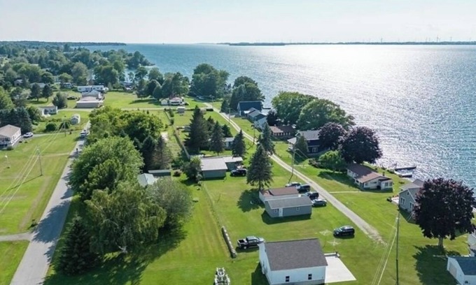 Cape Vincent House | Cottage by the River - Pet OK, Marinas & Swimming nearby.