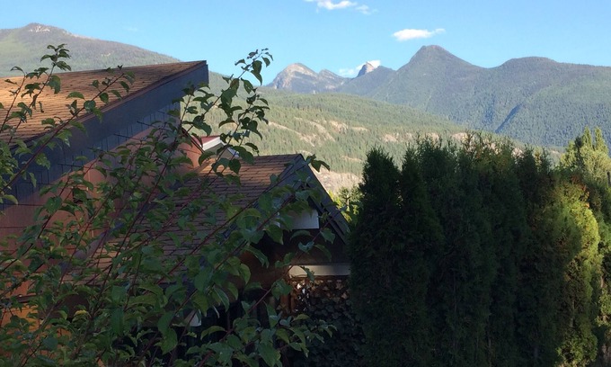 Kaslo Cottage | Cottage By the River