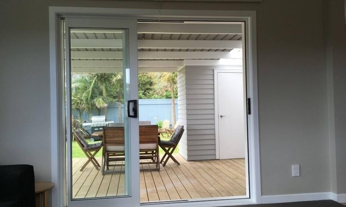 Raglan House | Cottage by the sea in Raglan