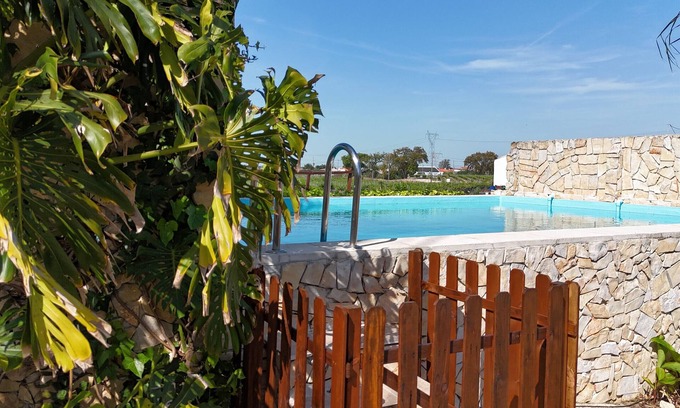 Palmela Cottage | Cottage 'Casa Arinto' with Shared Pool, Shared Terrace and Air Conditioning