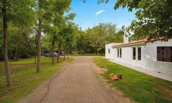 El Paso Cottage | Cottage Casita on an Orchard. No parties nor gatherings.