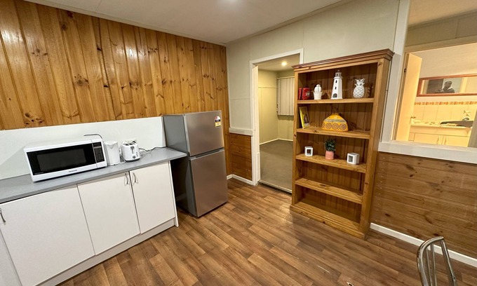 South Grafton House | Cottage Charm with Nearby Shopping