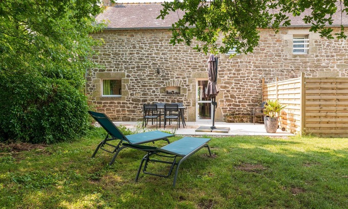 Crach Cottage | Cottage 'Chez Nous' with Private Terrace, Shared Garden and Wi-Fi