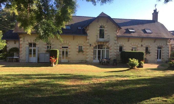 Jarze Cottage | Cottage (Ecurie sleeps 6) in the grounds of a magnificent Chateau