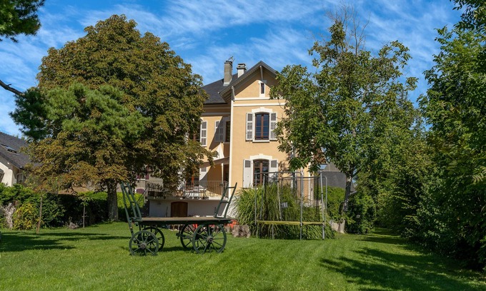 Myans Cottage | Cottage 'Gite De Myans 15 Personnes' with Mountain View, Private Terrace and Wi-Fi