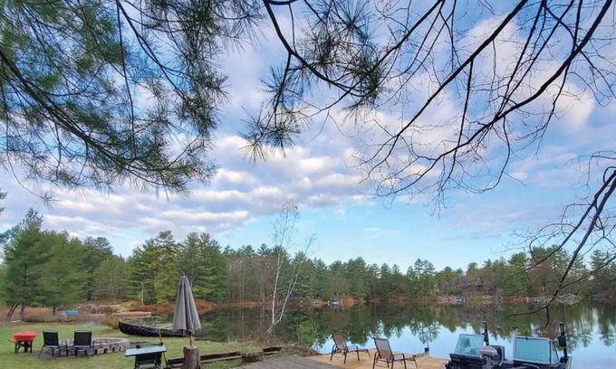 Crowes Landing House | Cottage + Guesthouse & Games Room Stoney Lake