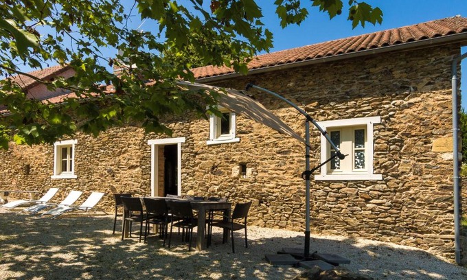 Chalais House | Cottage in Chaleix near Forest & Lake