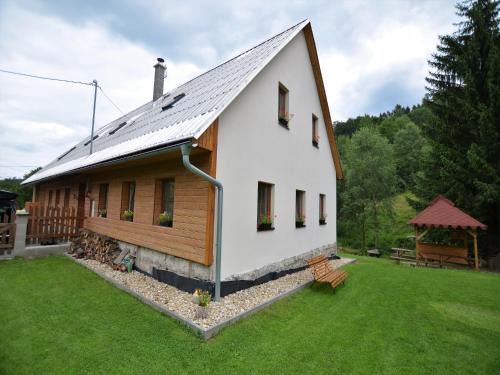 Liberec House | Cottage in Liberec with Sauna and Ski Nearby