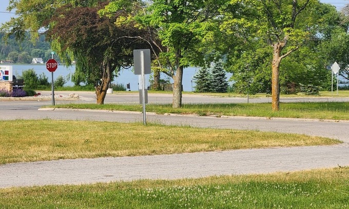 Onekama House | Cottage in Onekama Michigan, you will love this Sleepy Little Town.