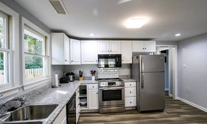 Montgomery Cottage | Cottage in Quiet Savannah near Wormsloe + Pets