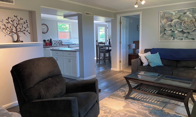 Jenkins Cottage | Cottage in the country, ideal for families.