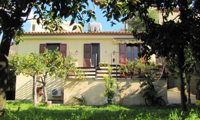 Noto Marina House | Cottage in the lemon grove on the sea