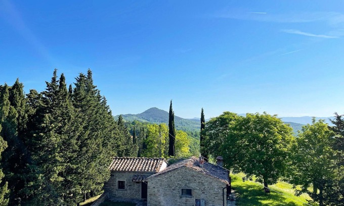 Scheggia Cottage | Cottage in Tuscany near Forest and Lake