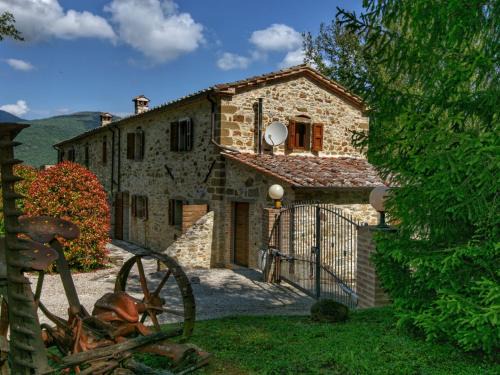 Lisciano Niccone House | Cottage in Umbria with Lake Views & Pool
