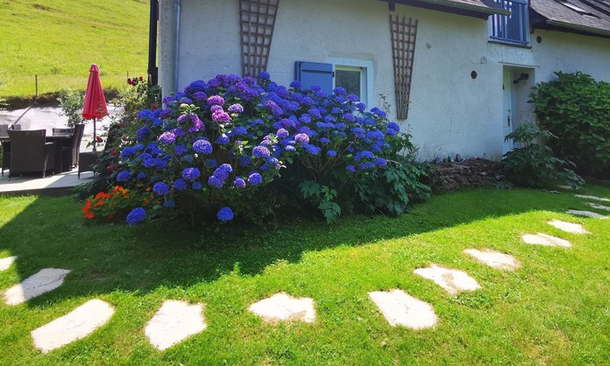 Campan Cottage | Cottage "La maison de Pascaline" Summer or winter, happiness will be there