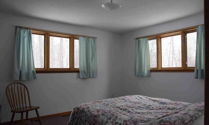 Northfield Cabin | Cottage Lac Heney 1.5 hours from Ottawa