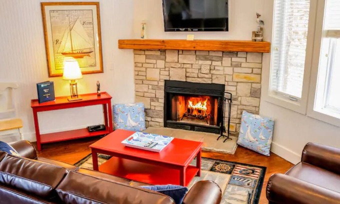 Branson Condo | COTTAGE LIFE! 2/2 with KITCHEN! 2 HEATED POOLS!