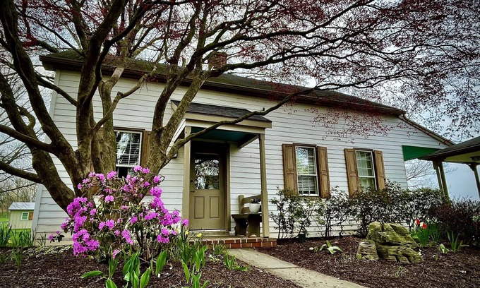 Elizabethtown Cottage | Cottage Living on Peaceful Lancaster Co. Farm