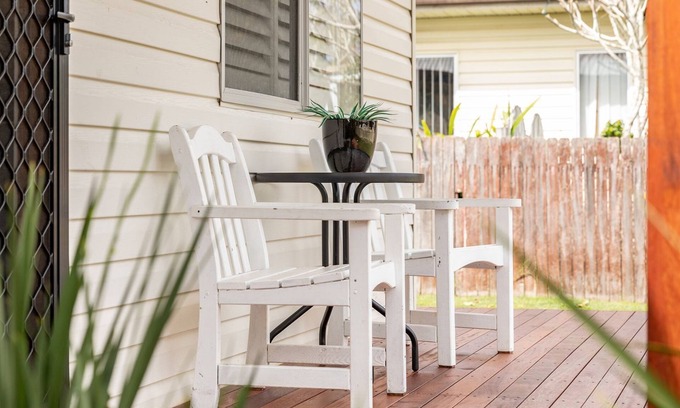 Forster House | Cottage on Bruce nestled between lake and ocean