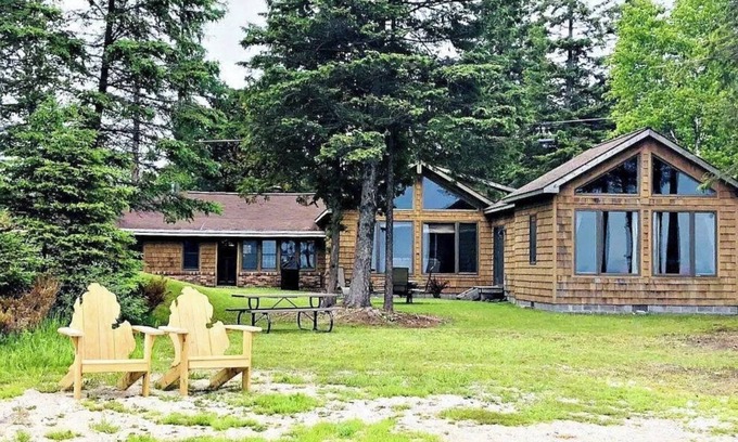 St Ignace House | Cottage on Lake Michigan minutes from Mackinac Island Ferry