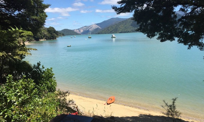 Moetapu Bay Cottage | Cottage on The Beach - Moetapu Bay Bach