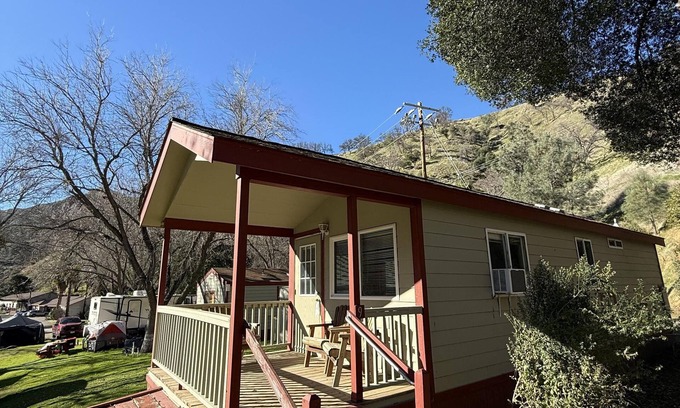 Winters Cottage | Cottage, Sleeps 4 - Roomy 1 Bedroom Cottage with Full Kitchen, Sleeps 4.