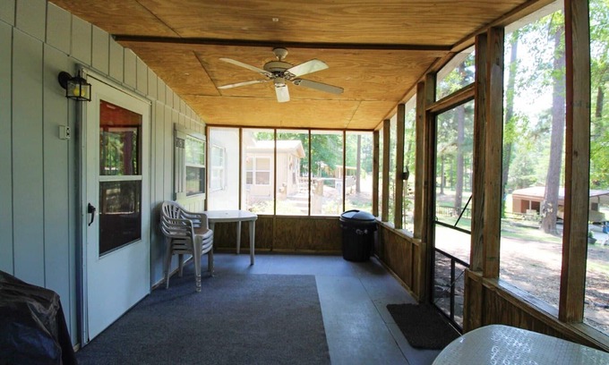 Negreet Cottage | Cottage*Sleeps 6**LakeView With Dock*CHECK US OUT
