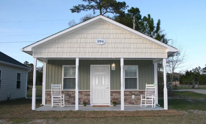 New Bern Cottage | Cottage Suite 194*