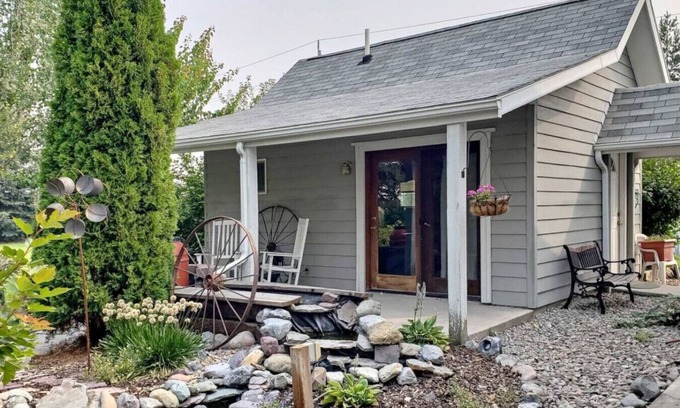 Kalispell Bed & Breakfast | Cottage Suite at Country Way Inn