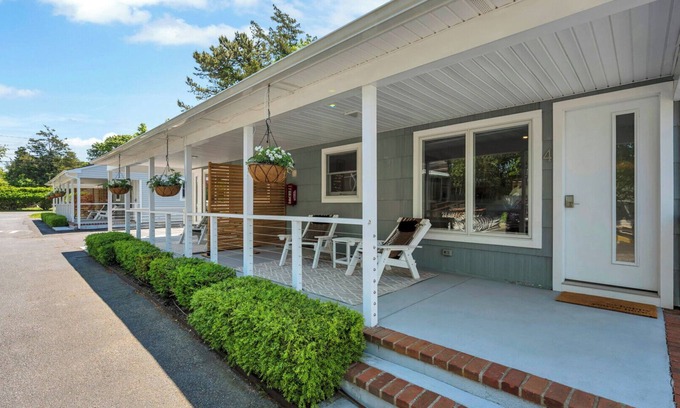 Hampton Bays House | Cottage Suite in Boutique Hotel, Heart of Hampton Bays, Waterfront.