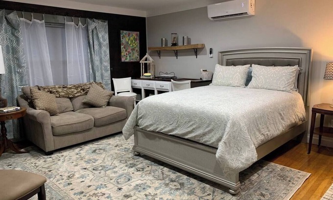 Fort Payne Apartment | Cottage Suite - Queen Bed & 1 Bath
