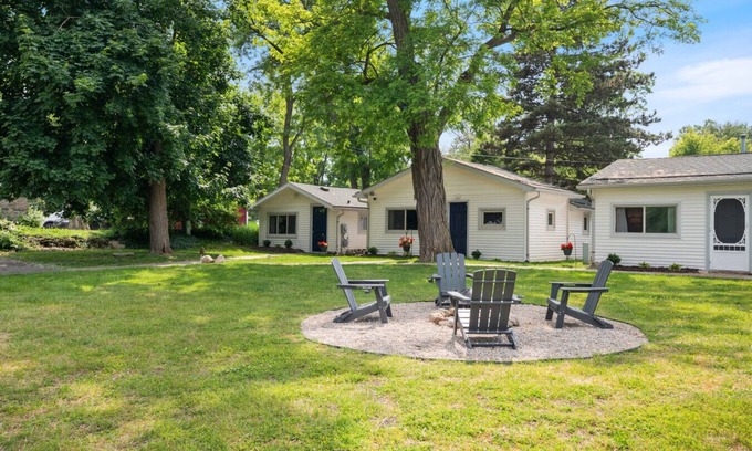 Whitmore Lake Cottage | Cottage w/Lake Access Unit 1