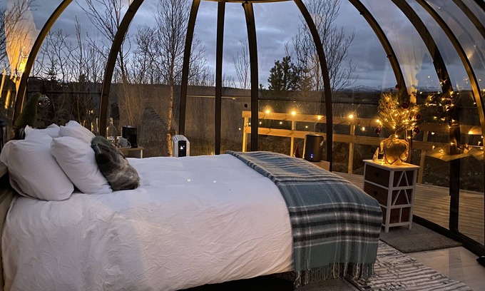 Blaskogabyggd Cottage | Cottage with Glass Bubble and Hot Tub