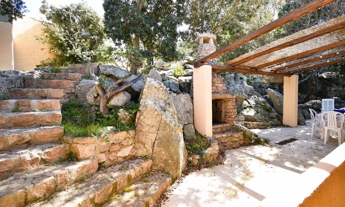 Rena Majore House | Cottage with large outdoor space and A/C