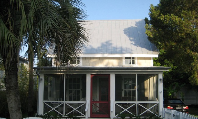 Savannah Beach Cottage | COTTAGE WITH PRIVATE POOL TWO BLOCKS TO BEACH