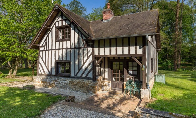 Guerquesalles Cottage | Cottage with shared swimming pool, hot tub, fishing, tennis, UK TV and Wi-Fi