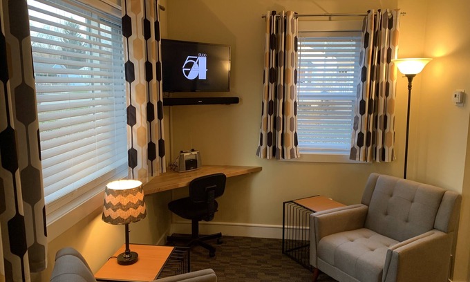 Lansing House | Cottage11: 2 Bedroom, Laundry, RV Parking. Downtown & MSU. nPark at your Door.
