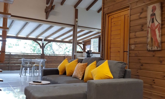 Cafeiere Cottage | Cottages in the heights of DESHAIES between Sea and Mountains