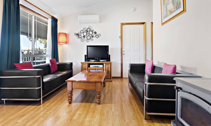 Lovedale Cottage | Cottages on Lovedale - No. 1 (2 bedroom) - 2 bedroom, 2 bathroom cottage in sensational Lovedale location
