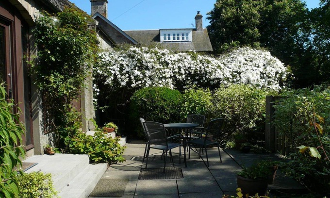 Clayton Cottage | Cotton Cottage - a cottage that sleeps 4 guests in 2 bedrooms