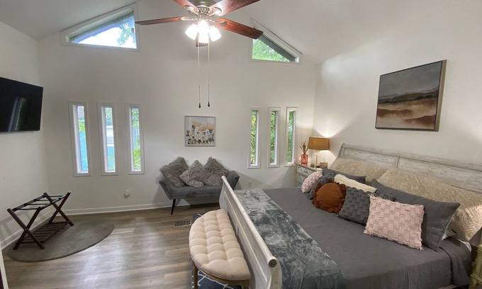 Starkville House | Cotton District | Historic | King Bed
