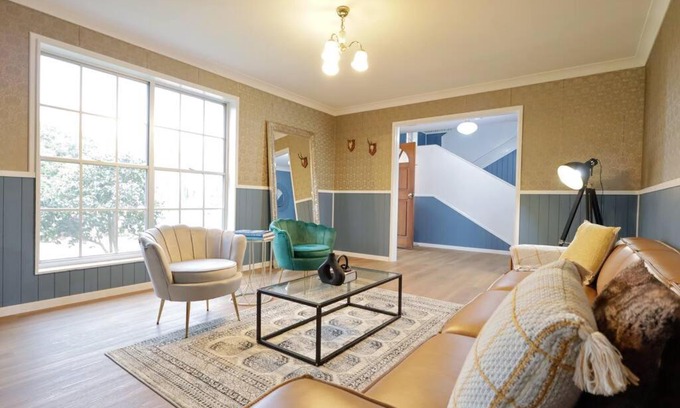 Tenterfield House | Country 4-Bed Homestead with Games Room & Views