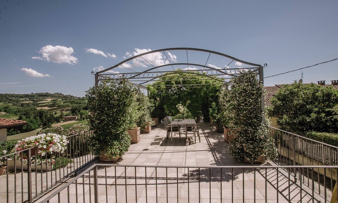 Isola d'Asti House | Country apartment in Monferrato Moretti Winery