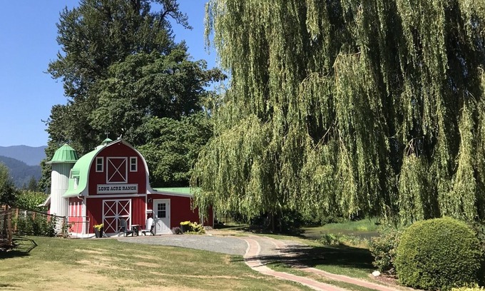 Chilliwack House | Country Barn Home Minutes from the Fraser River and Downtown Chilliwack