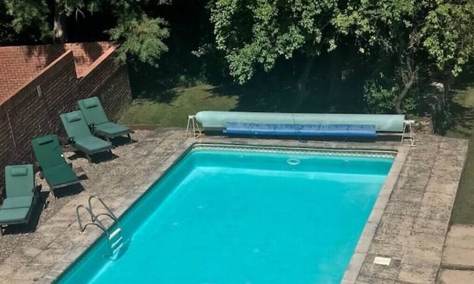Tewkesbury House | Country Barn with Heated Pool and Hot Tub