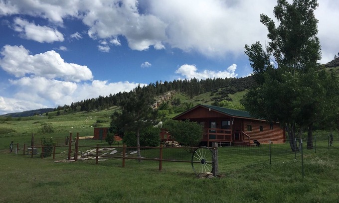 Fort Smith Cabin | COUNTRY CABIN- Bighorn Canyon National Recreation Area