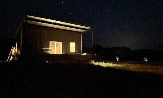 Lometa Cabin | Country cabin, cycling and nature getaway with big views! AC, WiFi, patio.
