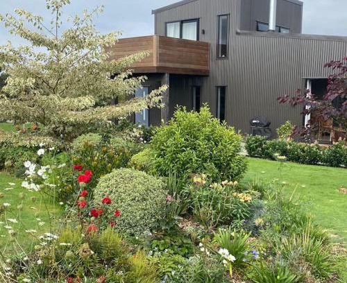 Wharepapa South Apartment | Country Charm with Mountain views